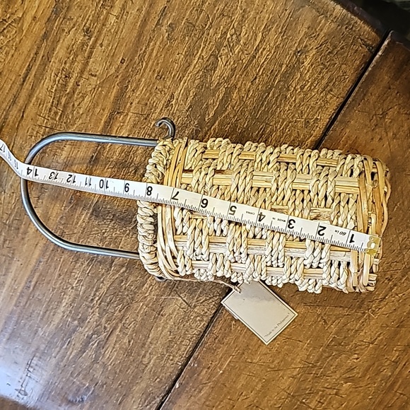 Basket with Metal Handle - Picture 8 of 9